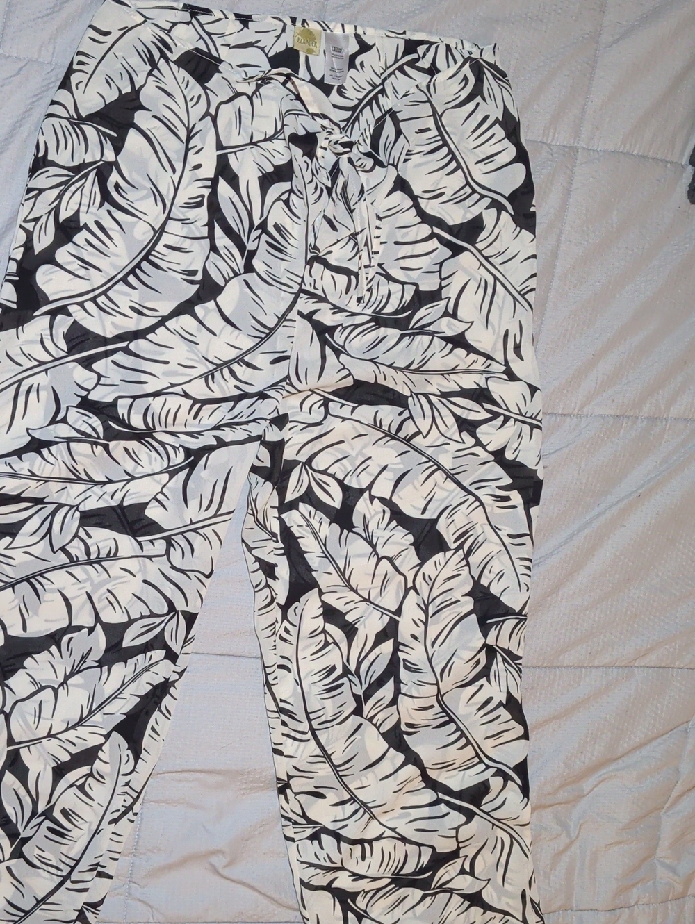 Islander Brand tropical printIslander Black & White Tropical Leaf Wide Leg Pants